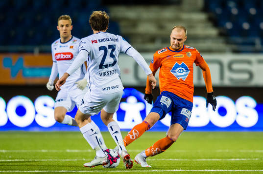 Rolf Daniel Vikstøl of Viking and Aron Elis Thrandarson of