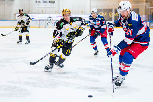 David Morley of Stavanger Oilers and Morten Ask of