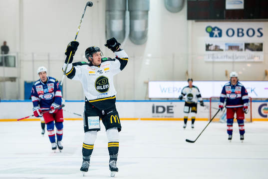 Philip Anthony Lane of Stavanger Oilers celebrates