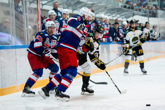 Villiam Strøm of Vålerenga and Stephan Joseph Vigier of