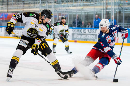 Mario Lucia of Stavanger Oilers and Kalle Ekelund of