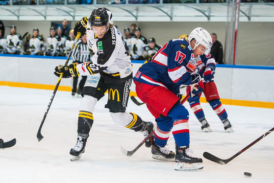 Mario Lucia of Stavanger Oilers and Stefan Espeland of