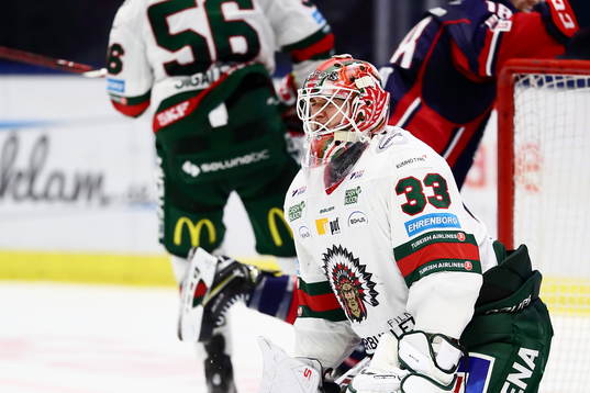 Frölundas målvakt Johan Mattsson grimaserar