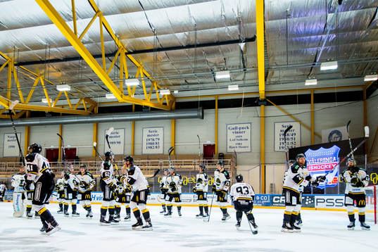 Players of Stavanger Oilers celebrate