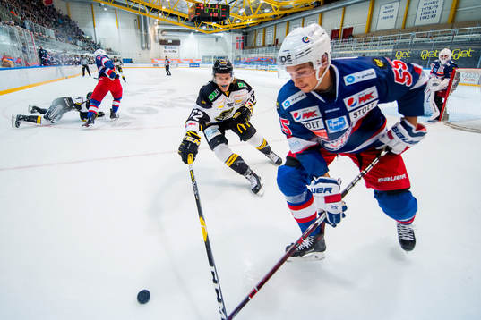 Mario Lucia of Stavanger Oilers and Brede Frettem Csiszar