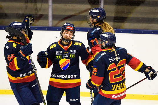 Djurgårdens Alice Östensson jublar med lagkamrater