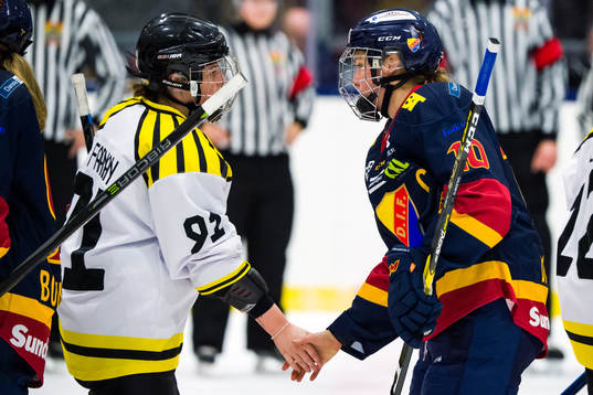 Brynäs Georgina Farman och Djurgårdens Andrea Dalen