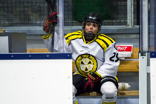 Brynäs Andrea Cordoba deppar i utvisningsbåset