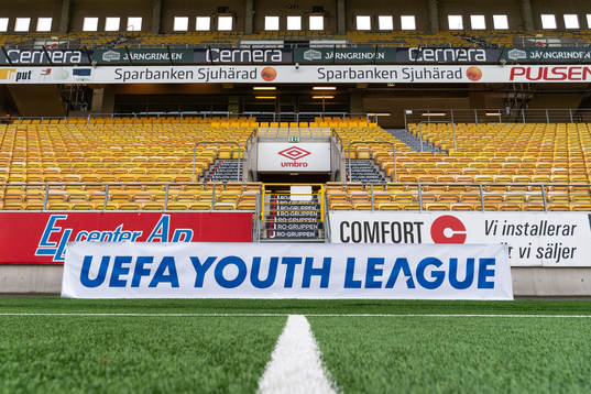 Banderoll med texten UEFA YOUTH LEAGUE
