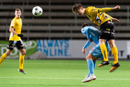 Elfsborgs Oliver Zandén och KR Reykjaviks Kristinn