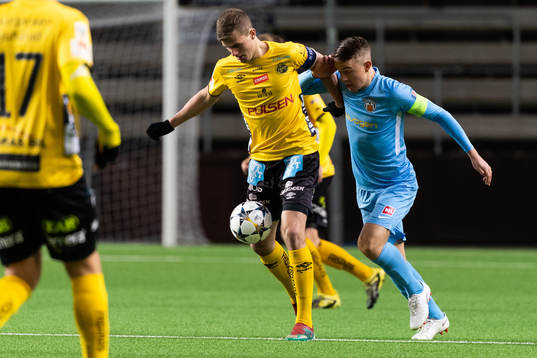 Elfsborgs Filip Schyberg och KR Reykjaviks Hjalti Sigurdsson