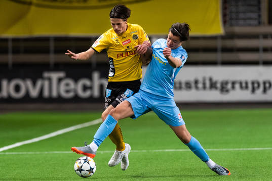 Elfsborgs Joakim Engström och KR Reykjaviks Pétur