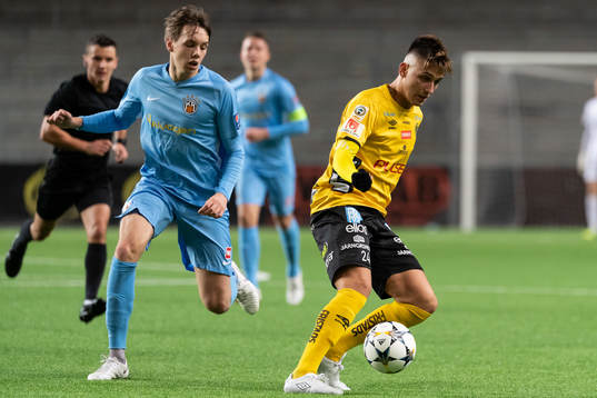 Elfsborgs Alexsandar Ceganjac och KR Reykjaviks Finnur