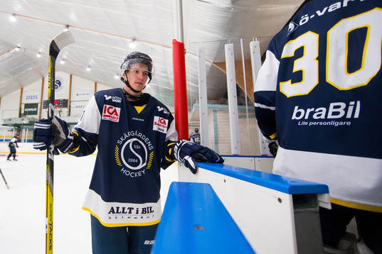 Skärgårdens hockeys Denis Klecka innan en match