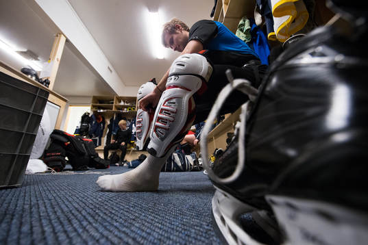 Skärgårdens hockeys Denis Klecka innan en match