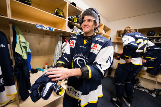 Skärgårdens hockeys Denis Klecka innan en match