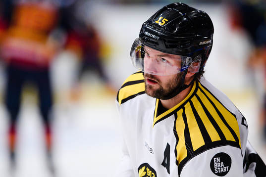 Brynäs Simon Bertilsson före ishockeymatchen i SHL mellan