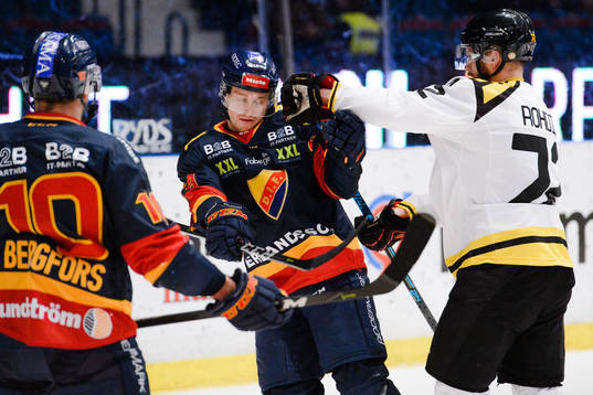 Djurgårdens Sebastian Strandberg och Brynäs Joachim Rohdin