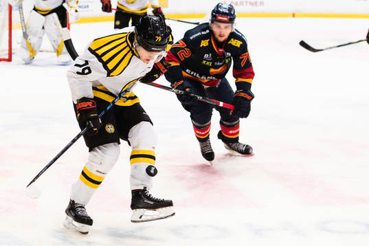 Brynäs Daniel Mannberg och Djurgårdens Emil Bemström