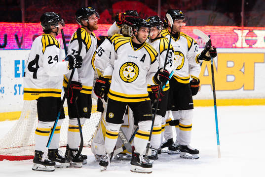 Brynäs spelare jublar
