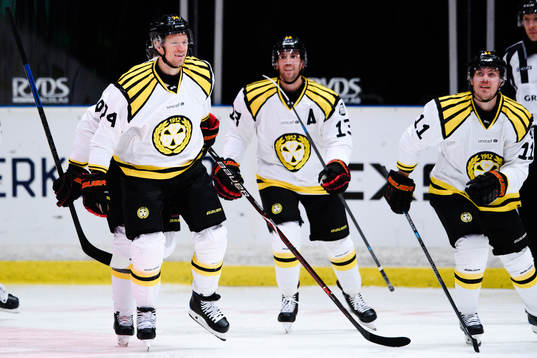 Brynäs Nicklas Danielsson jublar