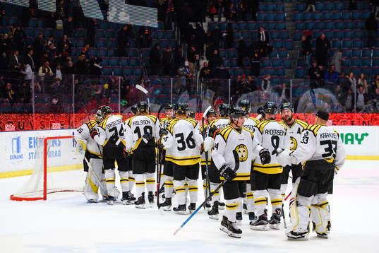 Brynäs spelare jublar