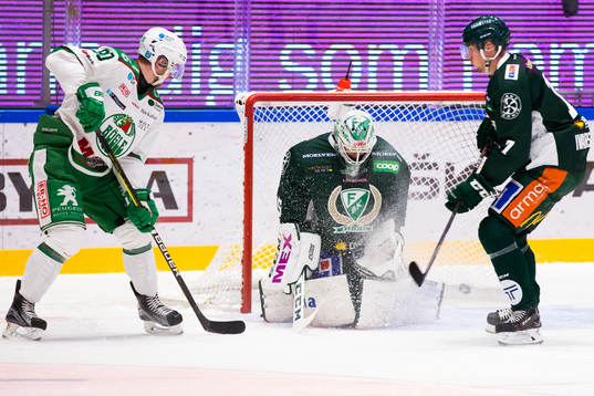 Färjestads målvakt Adam Werner släpper in 0-1