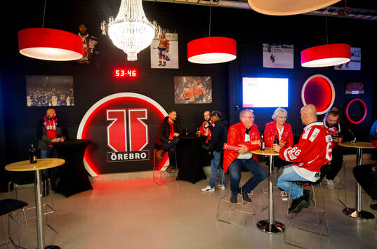Örebrosupportrar på puben
