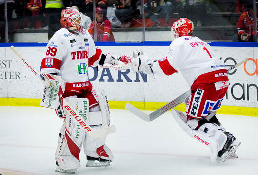 Timrås målvakt Niklas Svedberg och målvakt Victor