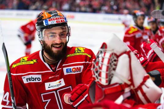 Örebros Nick Ebert jublar