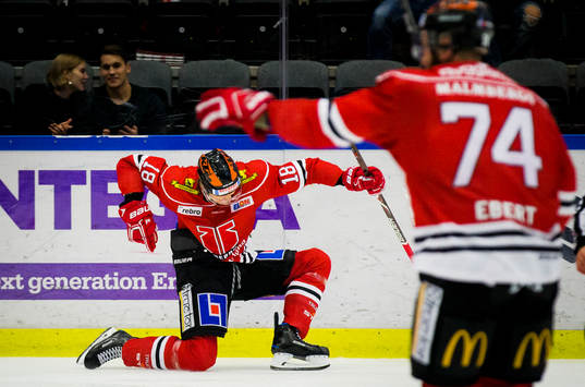 Örebros Rodrigo Abols gör 3-1 och jublar