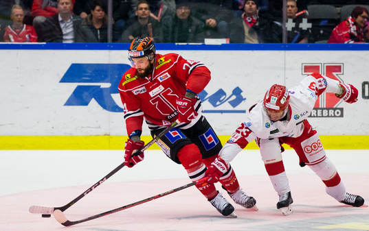 Örebros Nick Ebert och Timrås Jeremy Boyce
