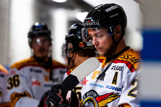 Luleås Johan Harju före ishockeymatchen i SHL mellan