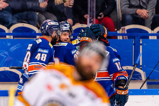 Växjös spelare jublar