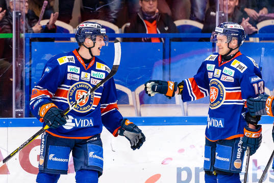 Växjös Linus Högberg jublar
