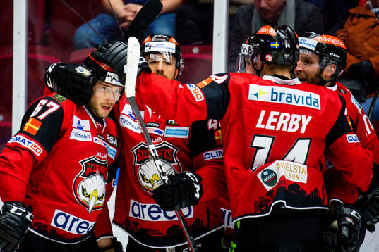 Malmö Redhawks spelare jublar