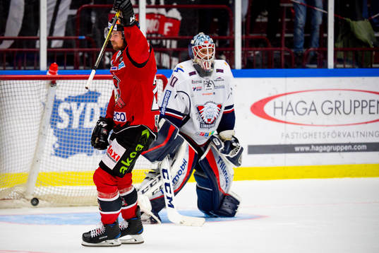Malmö Redhawks Emil Molin jublar och Linköpings målvakt