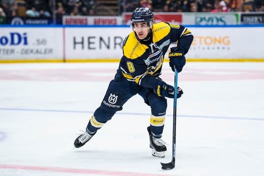 s Nils Andersson med pucken