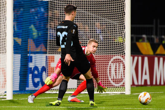 Marcus Antonsson of Malmö FF against Goalkeeper Aleksandr