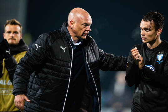Head coach Uwe Rösle of Malmö FF looks dejected