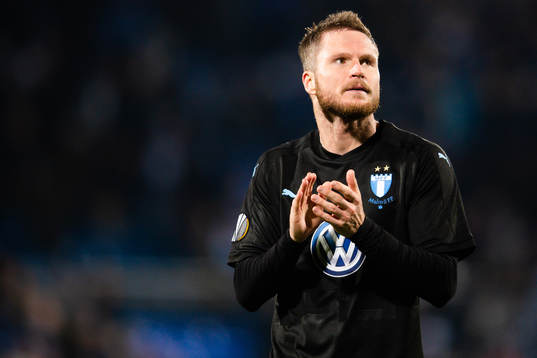 Lasse Nielsen of Malmö FF  thanks supporters