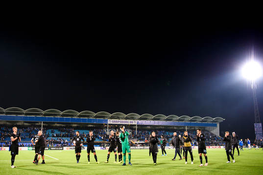 Players of Malmö FF thanks supporters