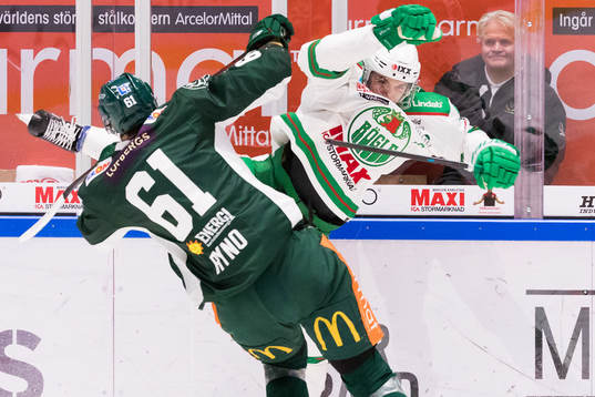 Färjestads Johan Ryno och Rögles Craig Schira