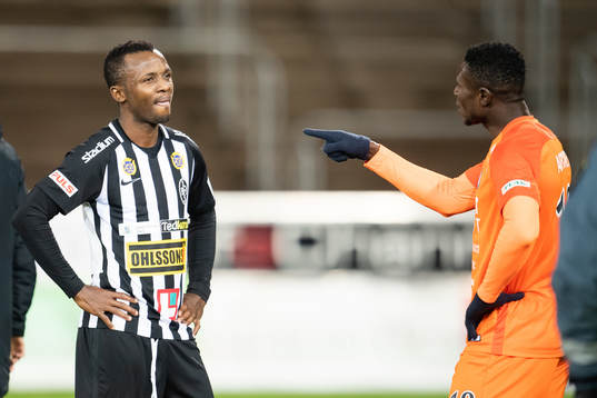 Landskronas Monday Samuel deppar i samtal med AFC