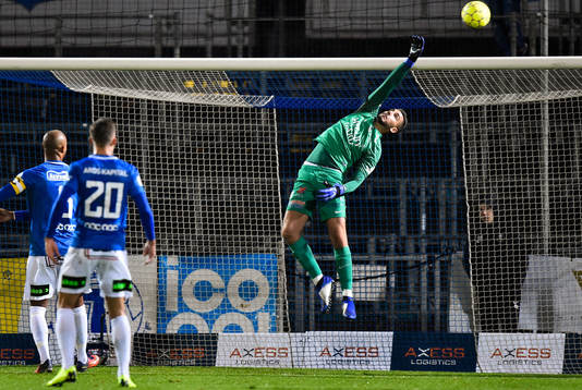 Trelleborgs målvakt Marko Johansson räddar