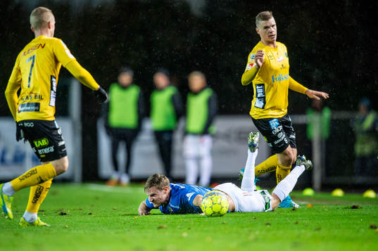 Elfsborgs Daniel Gustavsson och Samuel Holmén mot