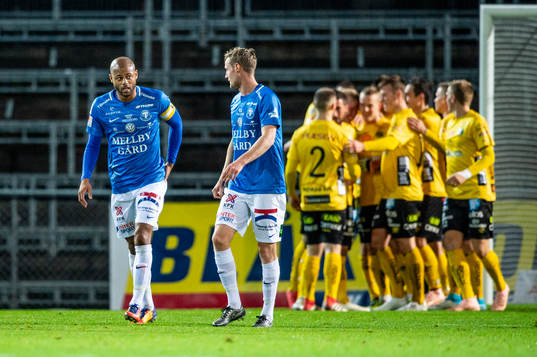 Trelleborgs Salif Camara Jönsson och Anton Tideman deppar