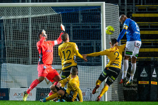 Trelleborgs Salif Camara Jönsson missar en målchans på