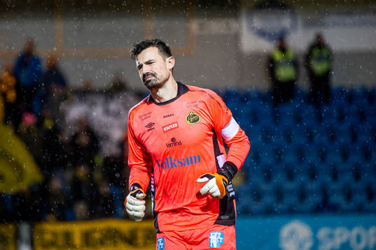 Elfsborgs målvakt Kevin Stuhr Ellegaard deppar