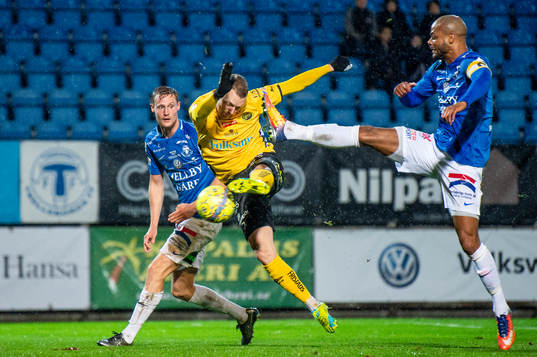 Elfsborgs Daniel Gustavsson mot Anton Tideman och Salif